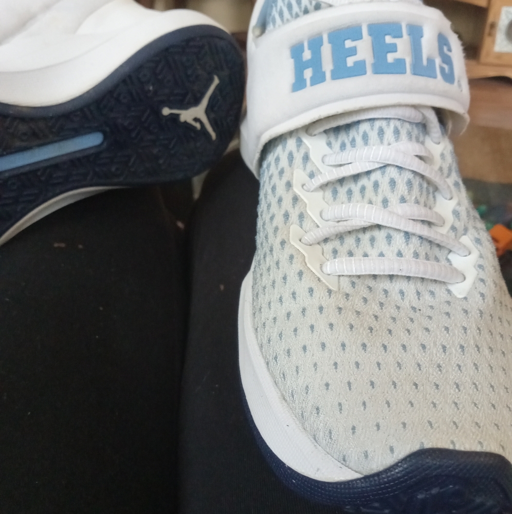 UNC North Carolina Tar Heels Air Jordan Team Players 2018 Edition Shoes 9.5 - Picture 3 of 6
